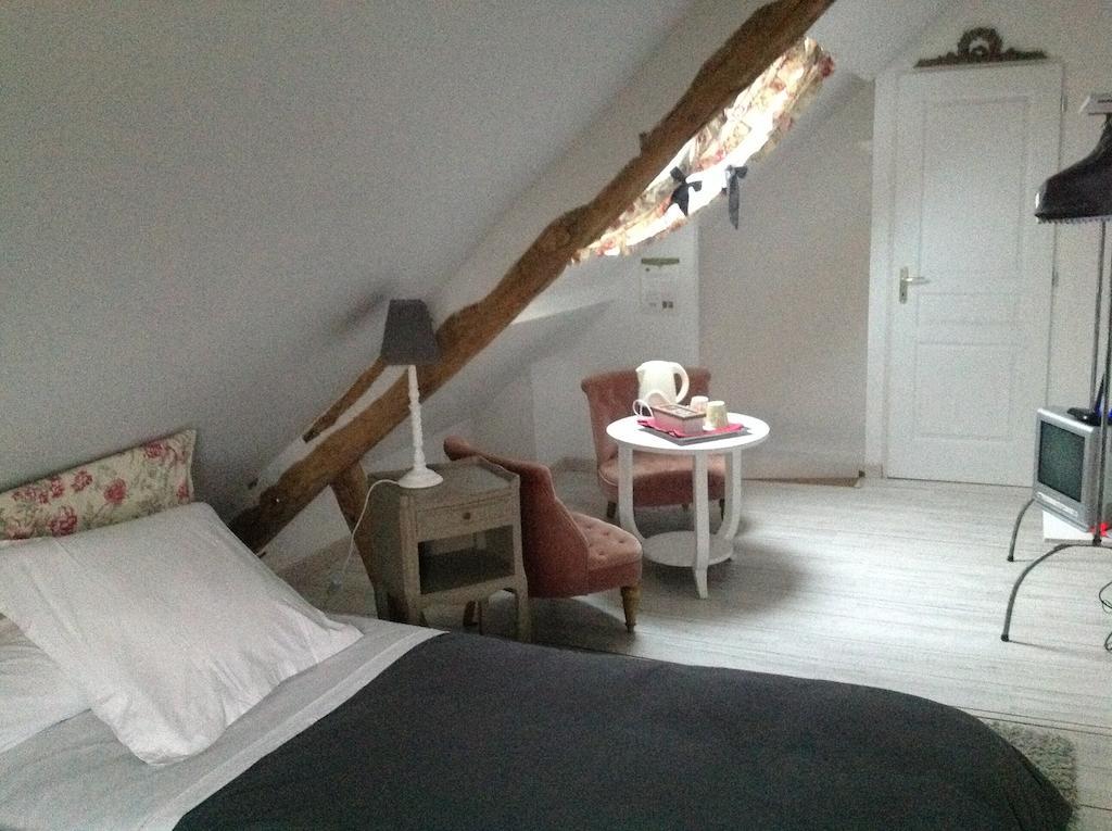 Le Saint Aubin- Maison D Hotes Dans Ce Monastere Du 16 Siecle Amfreville-la-Campagne 客房 照片